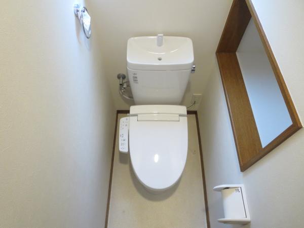 Toilet. First floor toilet, So we have replaced with a new one, You can use comfortably