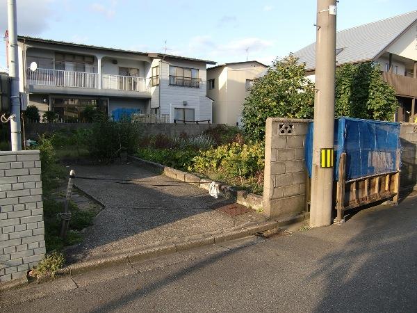 Local land photo. Removing the fence ・ It is delivery after leveling