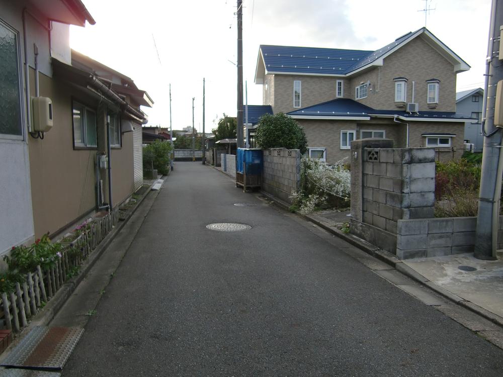 Local photos, including front road. South road (Akita road of 4m width)