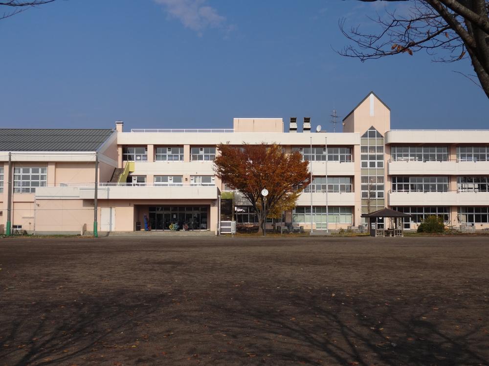 Primary school. Akita University 890m until the Department of Education included elementary school