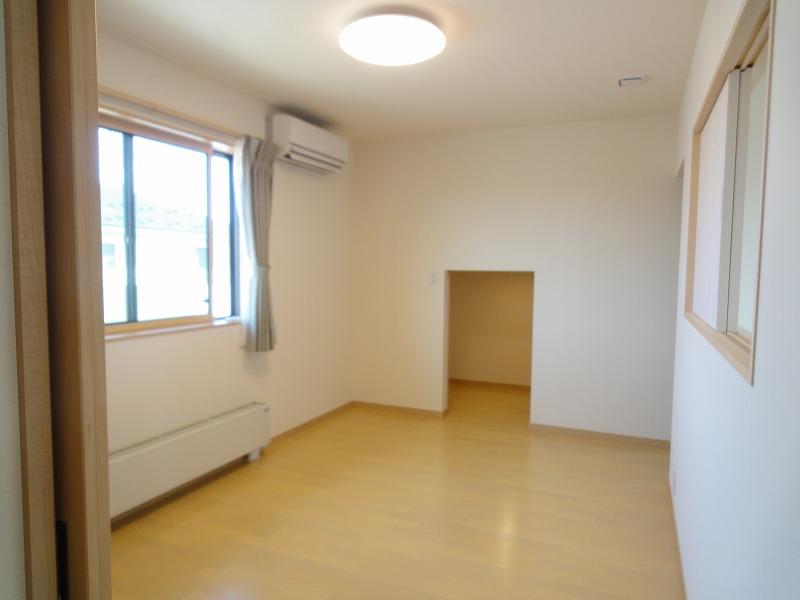Non-living room. The main bedroom (Koyaura storage + closet)
