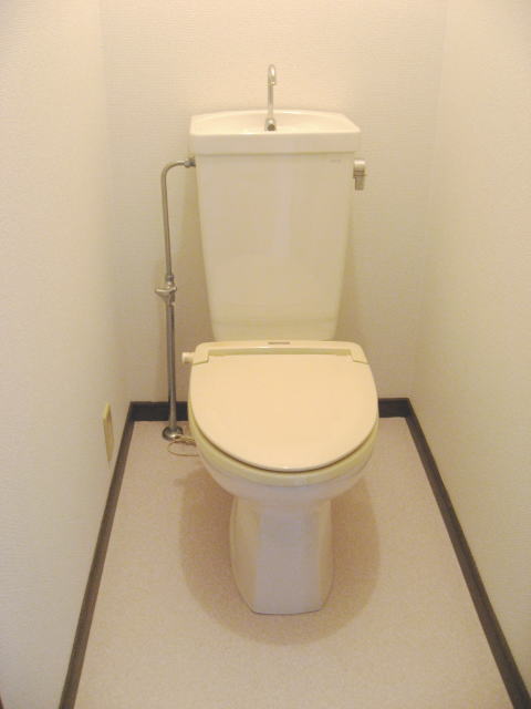 Toilet. Reference photograph No. 202 rooms
