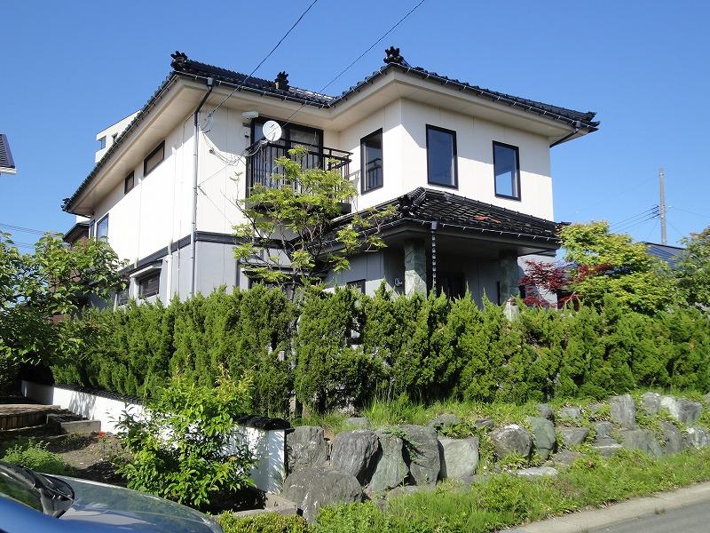 Local appearance photo. New modern Japanese-style second-hand housing of tiled roof