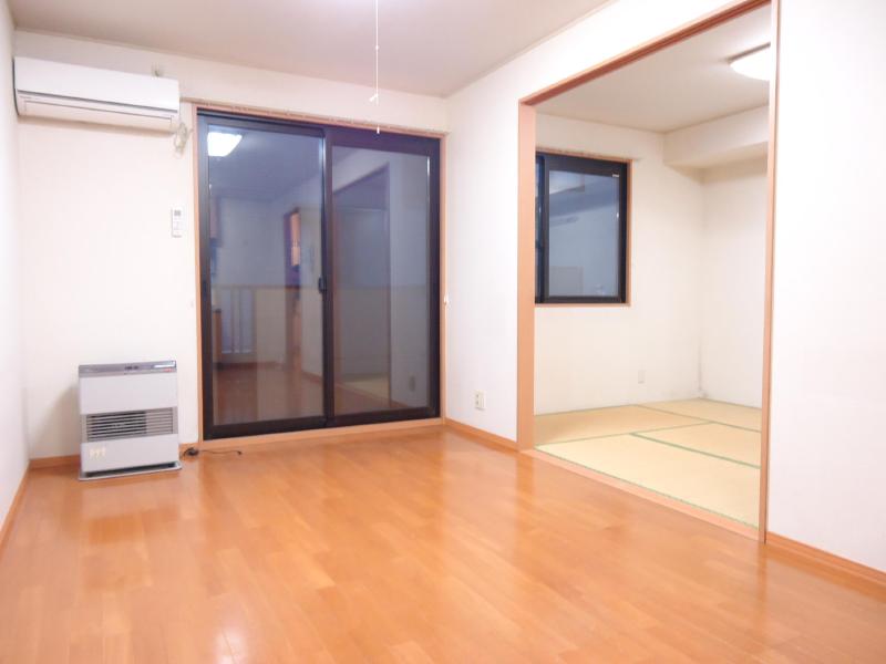 Living and room. Spacious dining ☆  ※ The same type