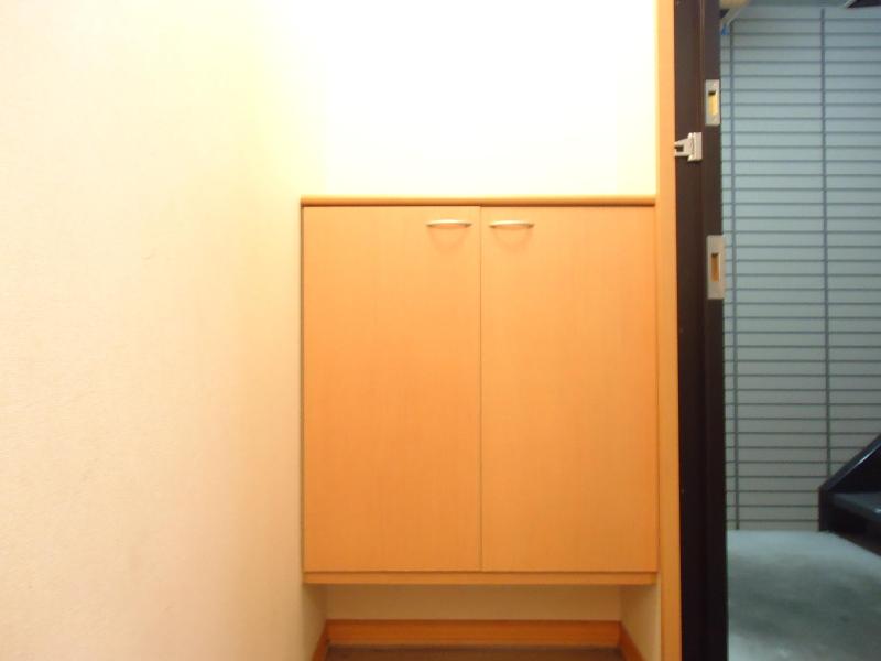 Entrance. Entrance clean with a shoe box ※ The same type