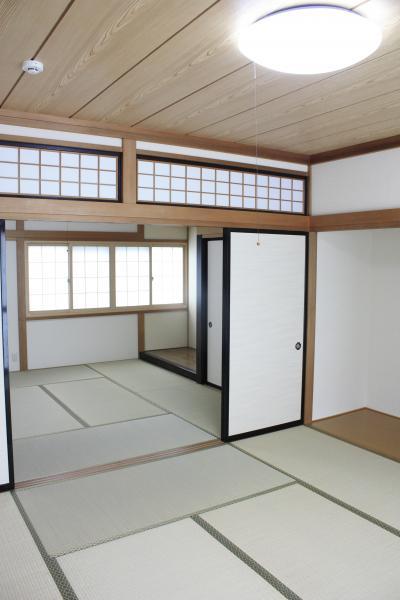Non-living room. Japanese-style room of the two-between More. Your friend, Wide margin also gathered relatives. 