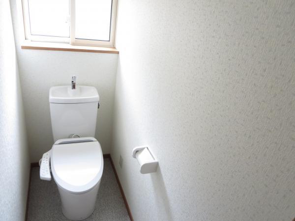 Toilet. Toilet was also new. I'm glad a beautiful new toilet precisely because the toilet you use every day. "