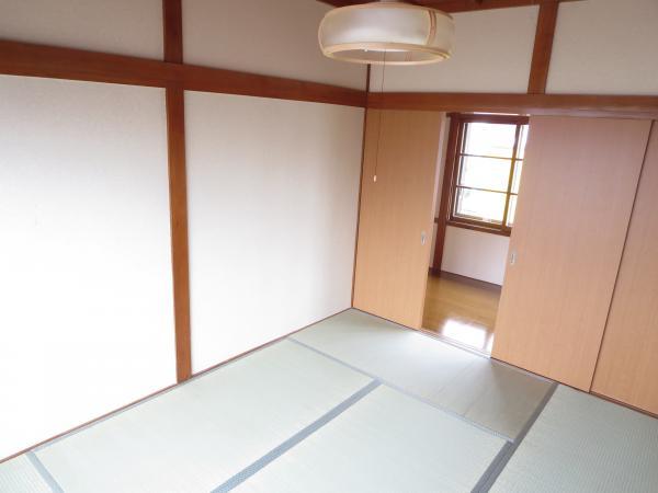 Non-living room. The second floor of a Japanese-style room ☆ Tatami Omotegae of course, Instead also door, One room of independent Japanese-style room.