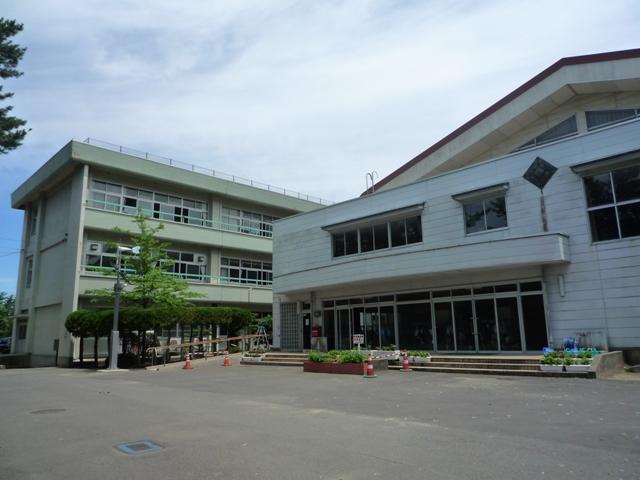 Primary school. Nikaho stand Kamihama to elementary school 3315m