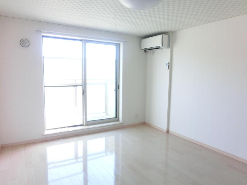 Living and room. Spacious 1R!  ※ The same type