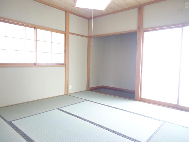 Other room space. Alcove with a Japanese-style room