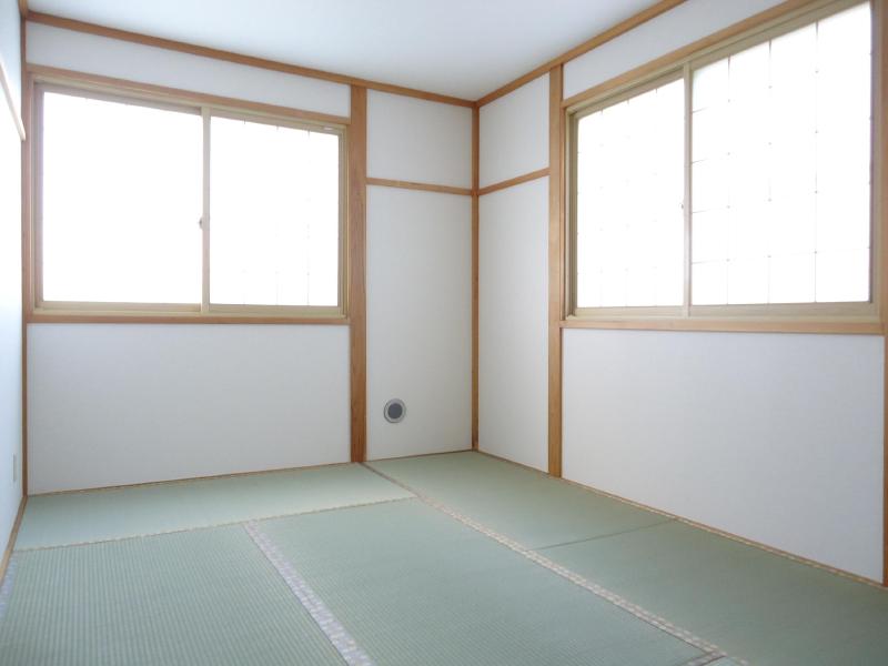 Other room space. It will settle down after all the Japanese-style room! 