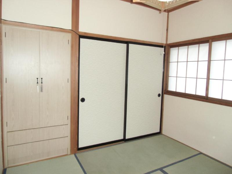 Other room space. Second floor with storage Japanese-style room! 