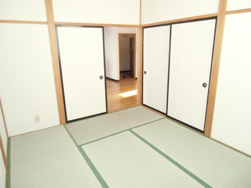 Other room space. There and glad Japanese-style room! 