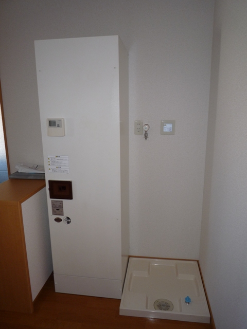 Other Equipment. Electric water heater ・ Laundry Area