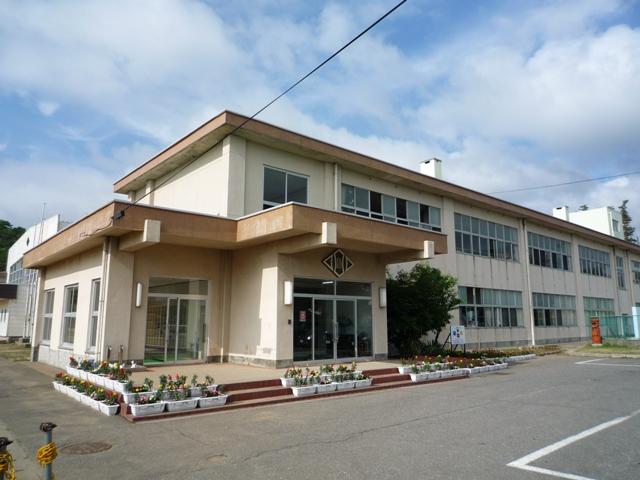 Primary school. 2307m to Yurihonjo Tatsumichi River Elementary School