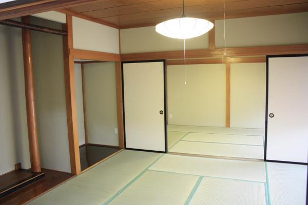 Non-living room. It is a Japanese-style room of the two-between More. It is all right even if those customers and relatives a lot coming. 