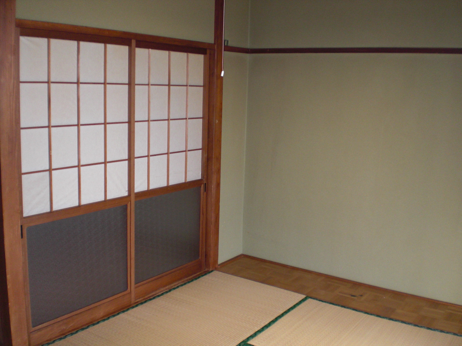 Living and room. Sliding door located between the kitchen and Japanese-style room