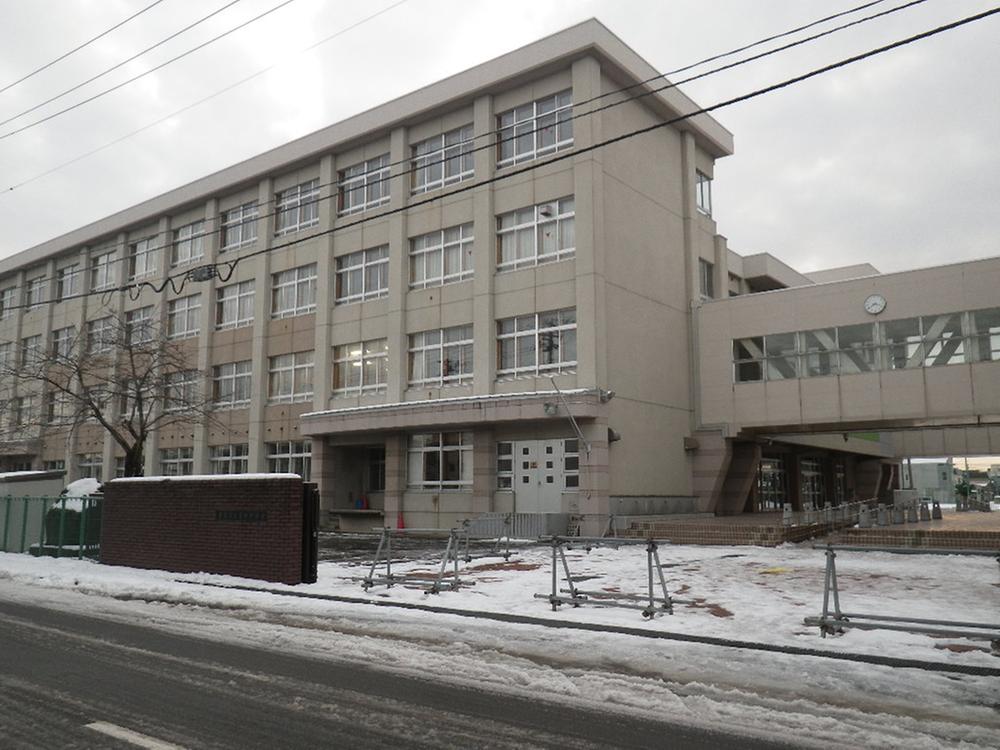 Other. About a 1-minute walk from the Uramachi junior high school