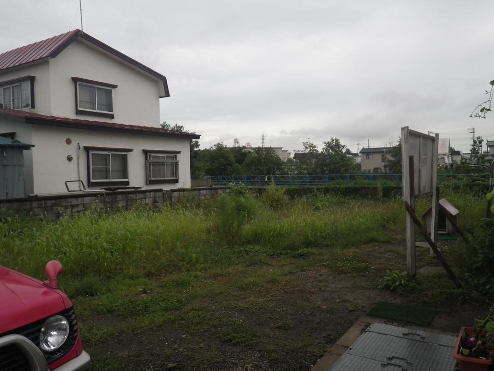 Local photos, including front road. Currently vacant lot, It is no building conditions. 