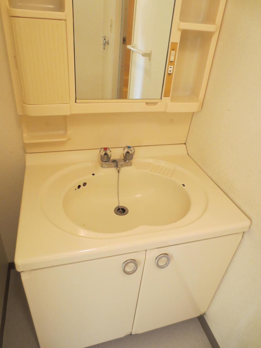 Wash basin, toilet. Wash basin ・ Washroom (September 2013) Shooting