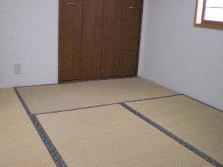 Living and room. You can rest assured in the beautiful Japanese-style room.