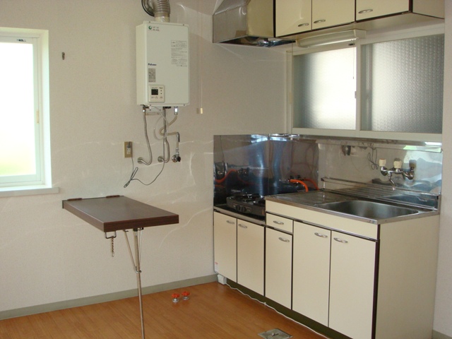 Kitchen. There retractable counter