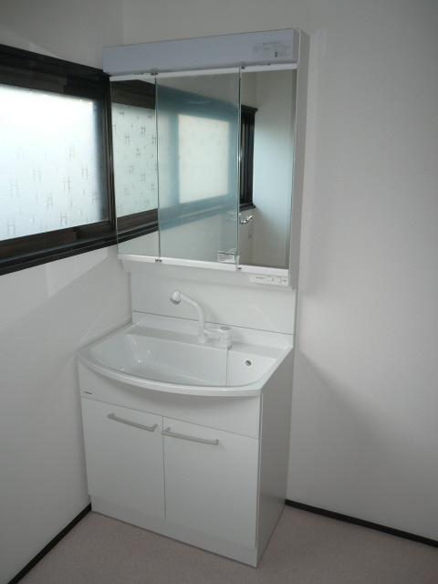 Wash basin, toilet. Washbasin with new shower. Toilet is also a new article. 