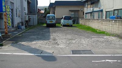 Local land photo. Site is 46.54 square meters. Convenience of a good popular area