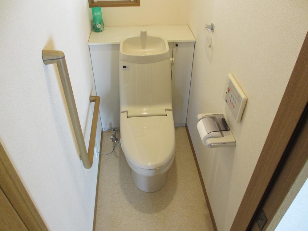 Toilet. Toilets are of course with bidet. 