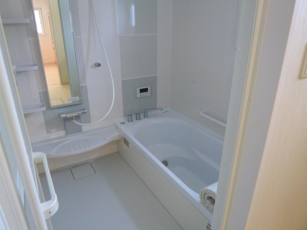 Bathroom. Bright bathroom summarized in white, You can comfortably relax stretched out foot.