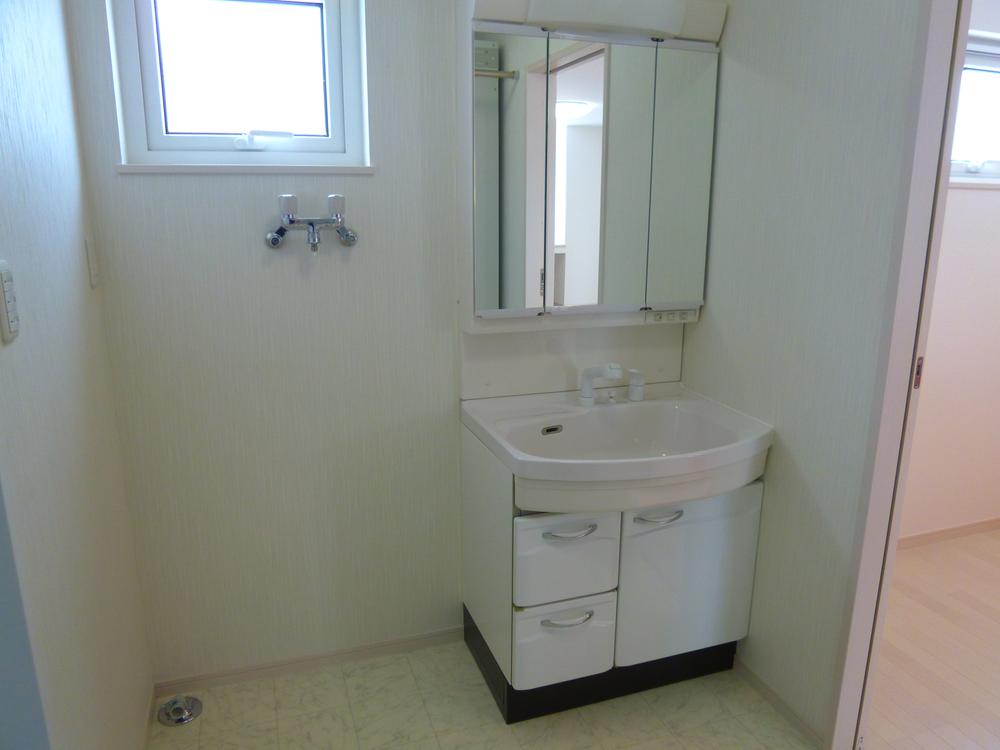 Wash basin, toilet. Vanities with shower, It is unified in the bathroom the same color coordination.