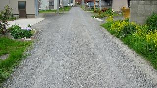 Local photos, including front road. Southeast side width about 4m (gravel)