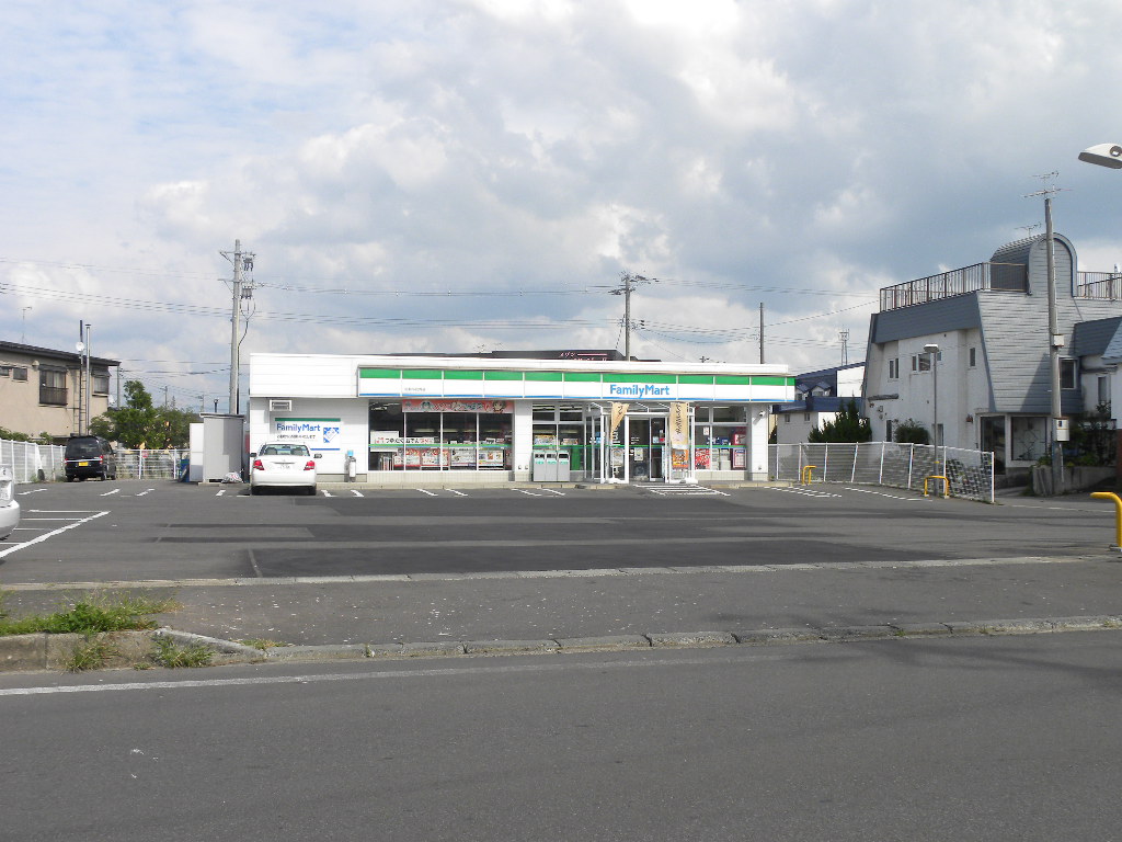 Convenience store. FamilyMart Hirosaki Sanpinai store up (convenience store) 993m
