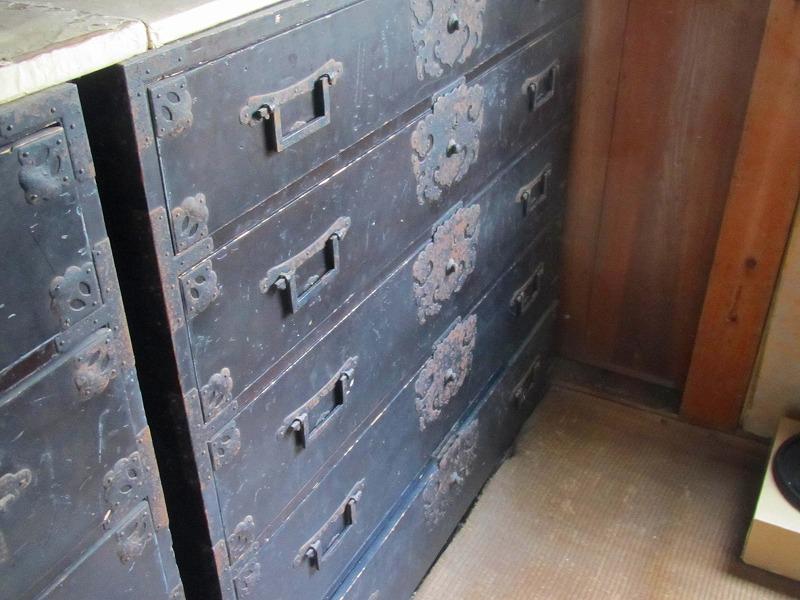 Other. There is a building of 1929 on site, Thank many antiques exhibition etc.. It is also possible delivery of these things at the same time as the building delivery. Retro chest of drawers, You A There is also a camera, etc.