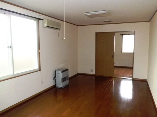 Living and room. To Hiroi Le rolling, Air conditioning, Stove is equipped