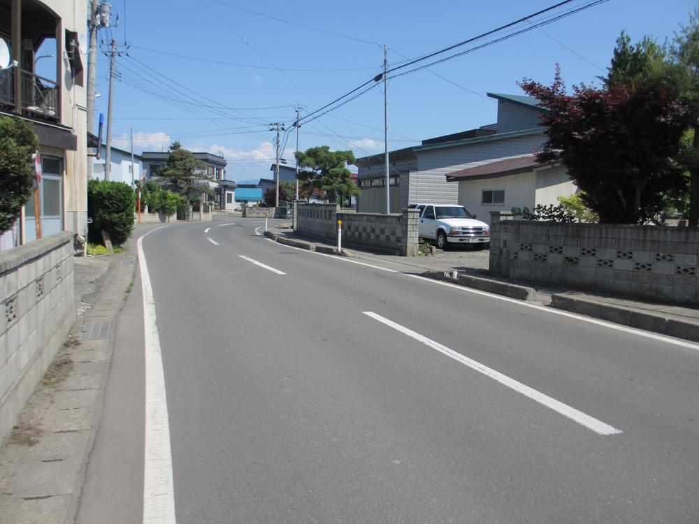 Local photos, including front road. Because along the prefectural road is access good. Also offer sidewalk. 