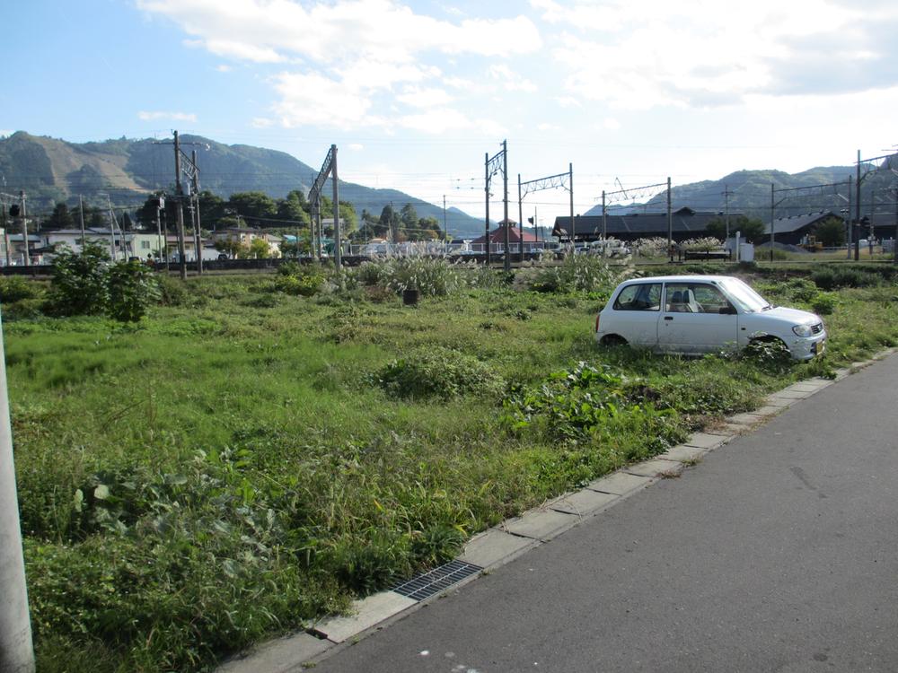 Local land photo. It is 240 square meters of good per yang. Also available upon consultation of the division. 