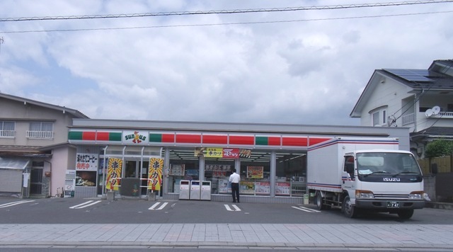 Convenience store. Thanks Towada University Avenue store up (convenience store) 515m