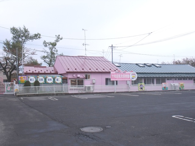 kindergarten ・ Nursery. The third white chrysanthemum nursery school (kindergarten ・ 92m to the nursery)