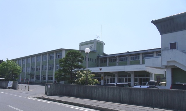 Junior high school. 971m to Towada Tatsuhigashi junior high school (junior high school)