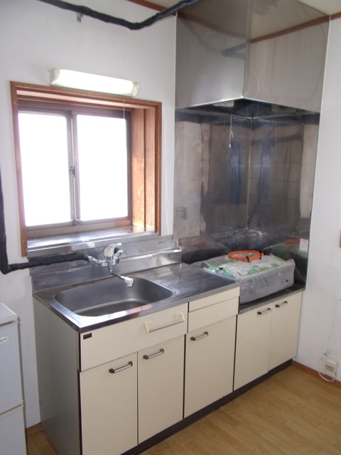 Kitchen. refrigerator, It is not attached gas table