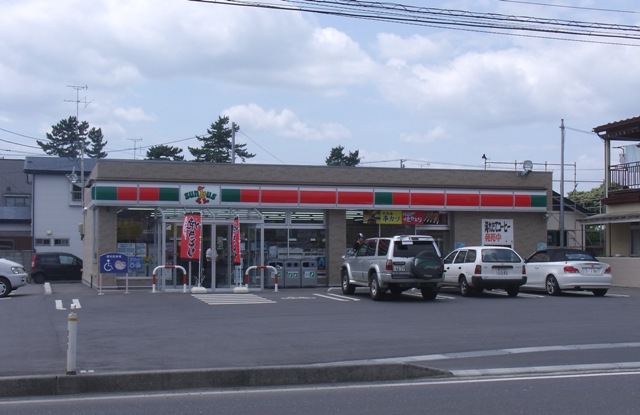 Convenience store. 884m until Thanksgiving Towada rows of grain-cho store (convenience store)