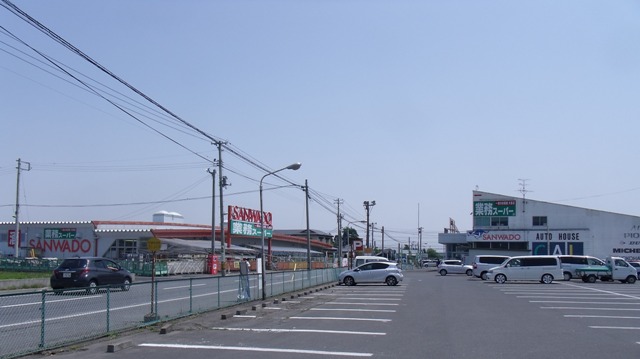 Home center. Sanwado Towada store up (home improvement) 1408m