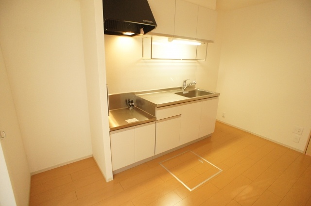 Kitchen. Underfloor Storage