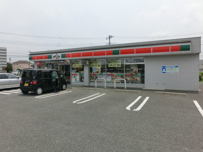 Convenience store. 300m until Thanksgiving (convenience store)