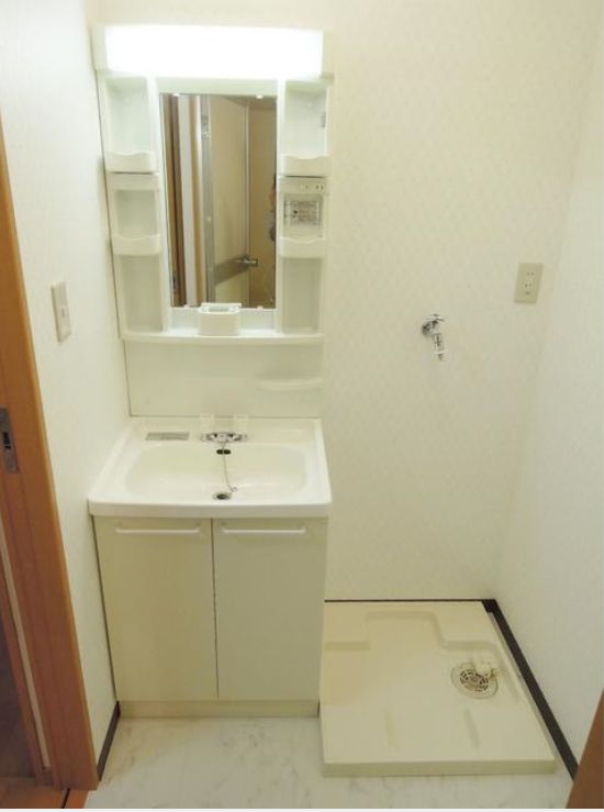 Washroom. There basin dressing room ・ Independent wash basin.