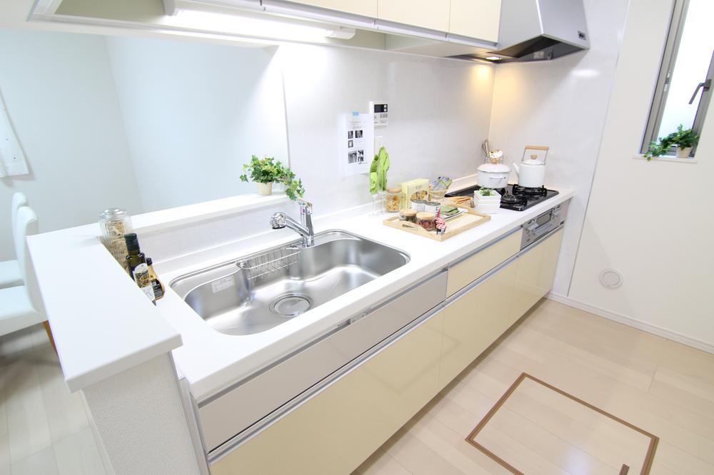 Same specifications photo (kitchen). Same specifications photo spacious kitchen sink. Water purifier use an integrated faucet!