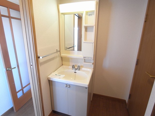 Washroom. There basin dressing room ・ There washbasin independent. 