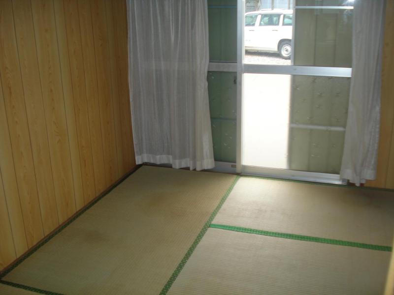 Living and room. And a good smell of tatami. 